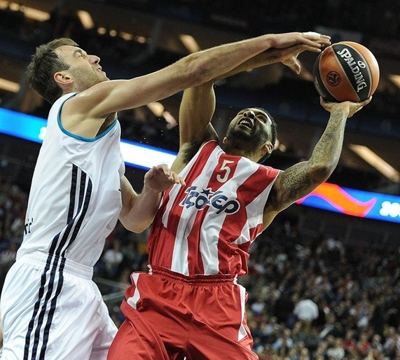 曼联对阵西汉姆联：德利赫特缺席，阿莫林调整阵容迎战（曼联迎战西汉姆：德利赫特缺阵，阿莫林变阵出击）