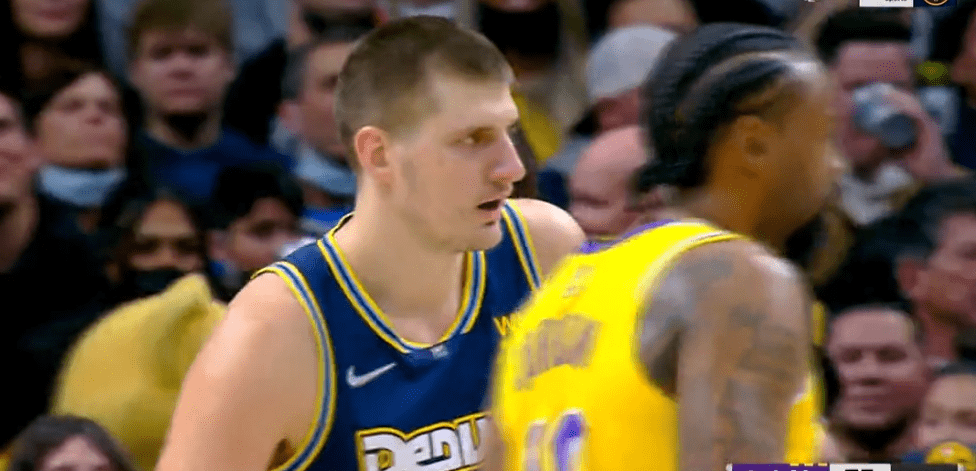 欧文快攻上篮制胜（欧文快攻上篮锁定胜局）