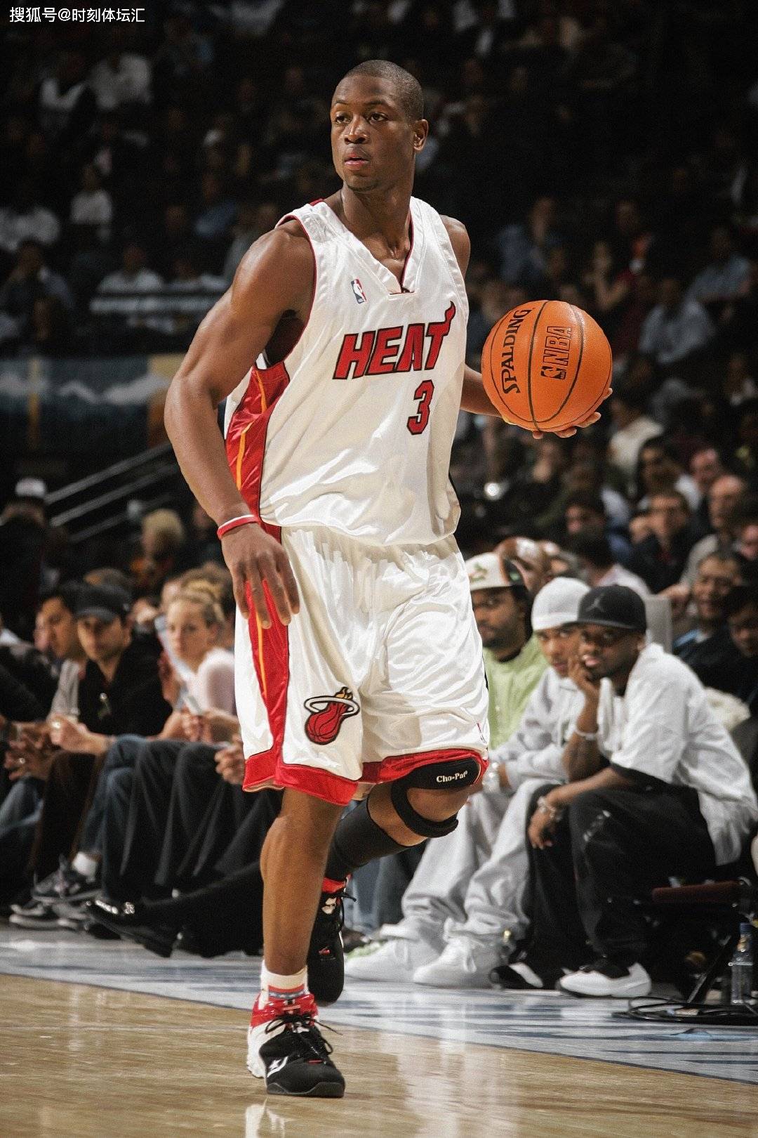 FM26逆天Bug，外场球员“闪现”至门前挡出对方主罚的点球（FM26爆出离谱Bug：外场球员瞬移到门前封堵对方点球）