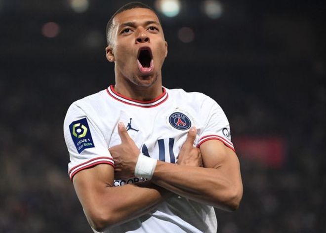 进球机器！2025年俱乐部+国家队凯恩65场比赛轰入60球（凯恩太猛：2025年代表俱乐部与国家队65战斩获60球）