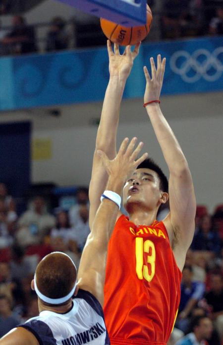 百步穿杨！雷蒙底角三分一箭穿心 帮助北京反超比分（箭无虚发！雷蒙底角三分穿心助北京实现反超）