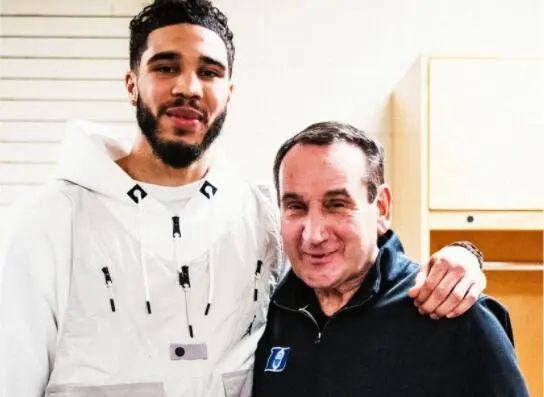 2025中足联颁奖：张志雄、彭啸分获中甲乙最佳青年球员（2025中足联颁奖典礼：张志雄、彭啸分别荣膺中甲、中乙最佳青年球员）