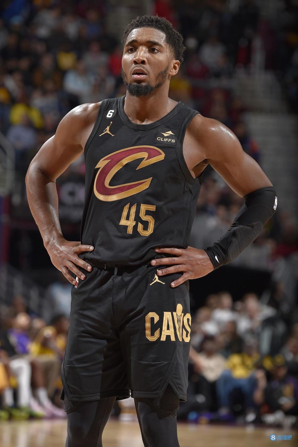 他低调却掌控比赛（不张扬却掌控全场）