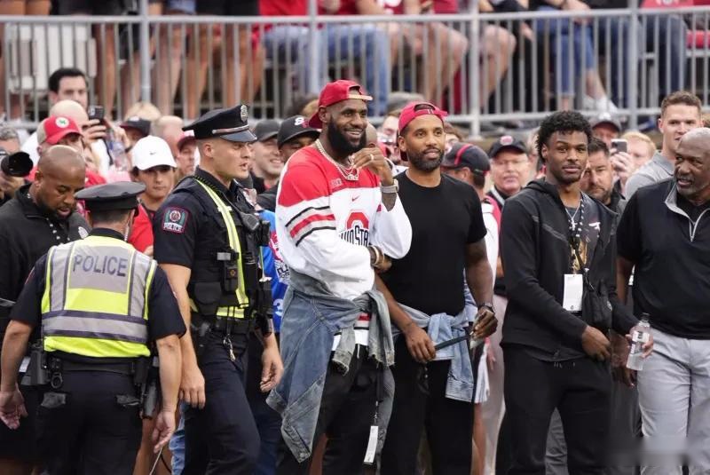 曼城官方：奥赖利新赛季将改穿33号球衣（曼城官宣：奥赖利下赛季改披33号）