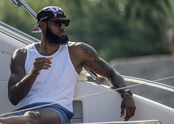 李金羽：中国足球前一段已经掉冰窟窿里了，目前处于恢复期（李金羽：此前中国足球跌入低谷，如今正处于恢复阶段）