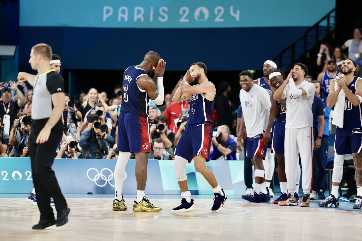 心情不错！知名说唱歌手Jay-Z现身湖人主场观看NBA杯（心情大好！嘻哈天王Jay-Z现身湖人主场观战NBA杯）