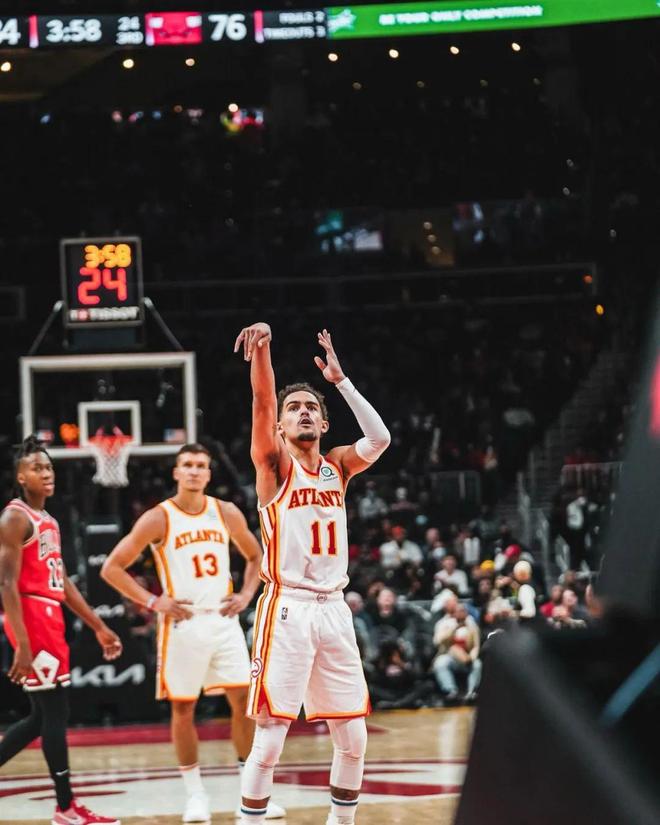 三节打卡！亚历山大正负值+43，继续领跑联盟正负值榜单（三节下班！亚历山大+43正负值，继续领跑联盟正负值榜）