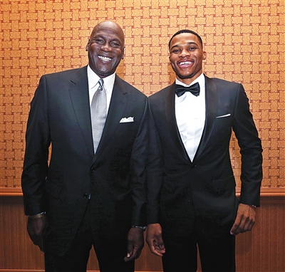 FM26逆天Bug，外场球员“闪现”至门前挡出对方主罚的点球（FM26爆出离谱Bug：外场球员瞬移到门前封堵对方点球）