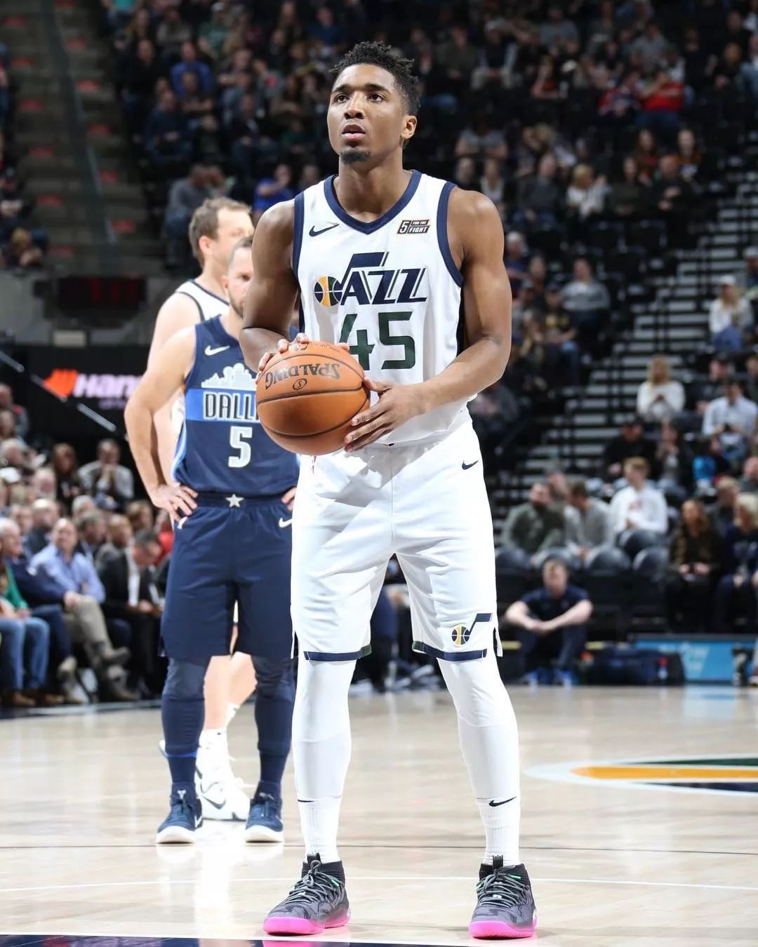 本赛季关键时刻限制对手命中率榜：湖人35.1%第1 活塞第2 热火第3（本季关键时刻压制对手命中率排行榜：湖人以35.1%居首，活塞第二，热火第三）