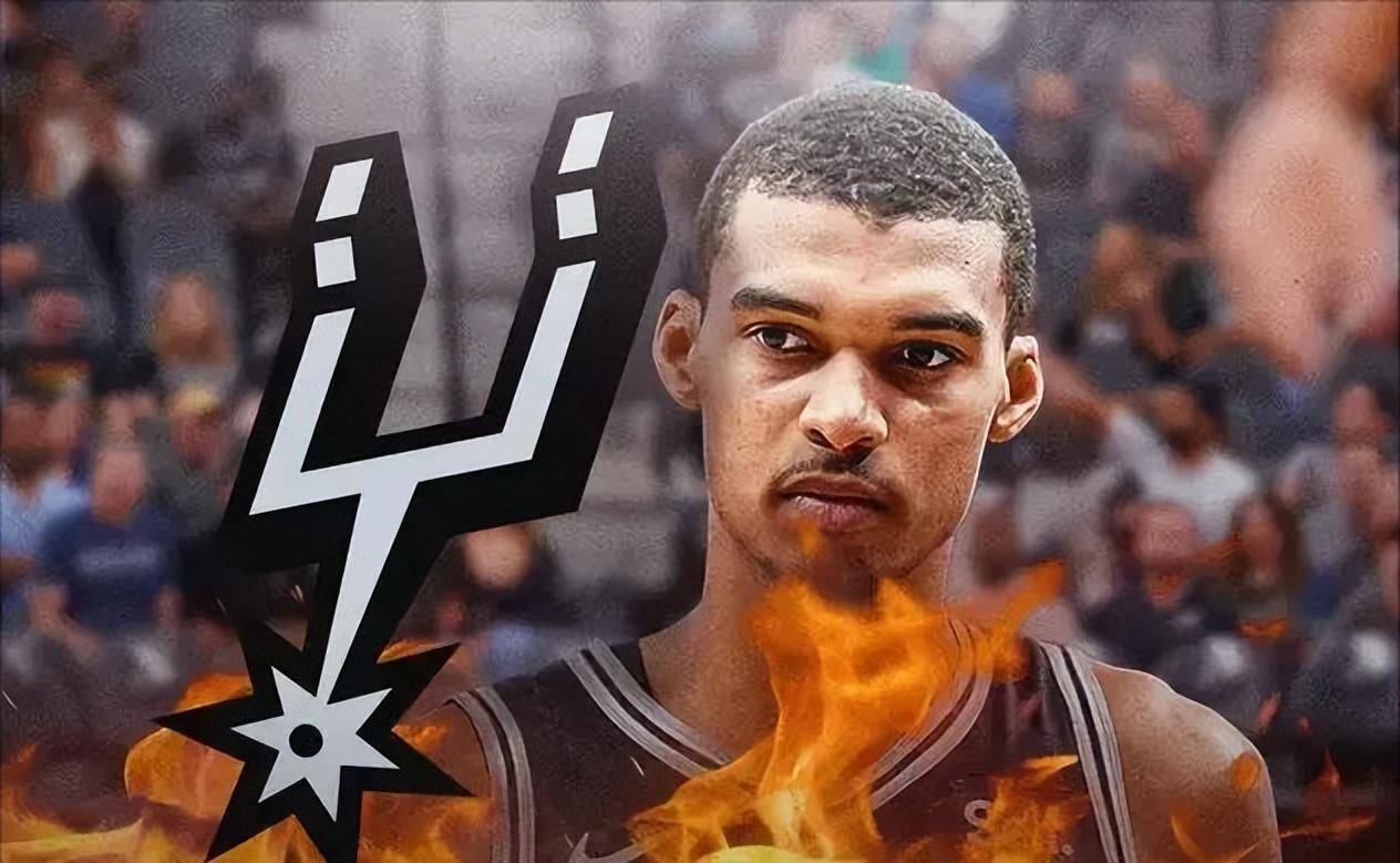 欧冠赛前穆里尼奥与两名昔日弟子重逢，并亲吻了斯内德的光头（欧冠赛前，穆里尼奥与两位旧部相聚，还亲吻了斯内德的光头）